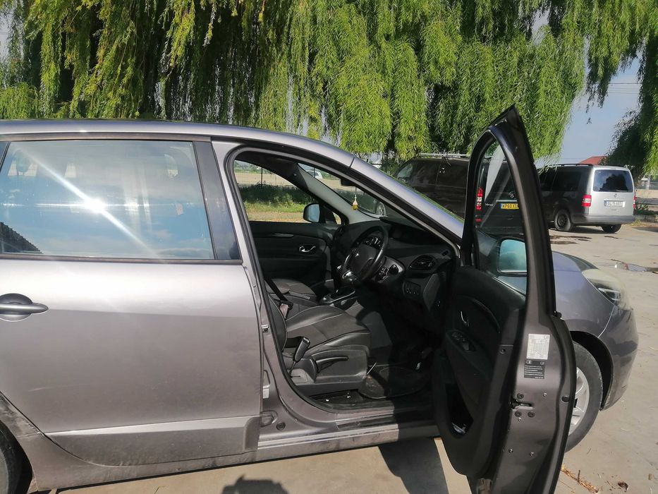Dezmembram Renault Scenic