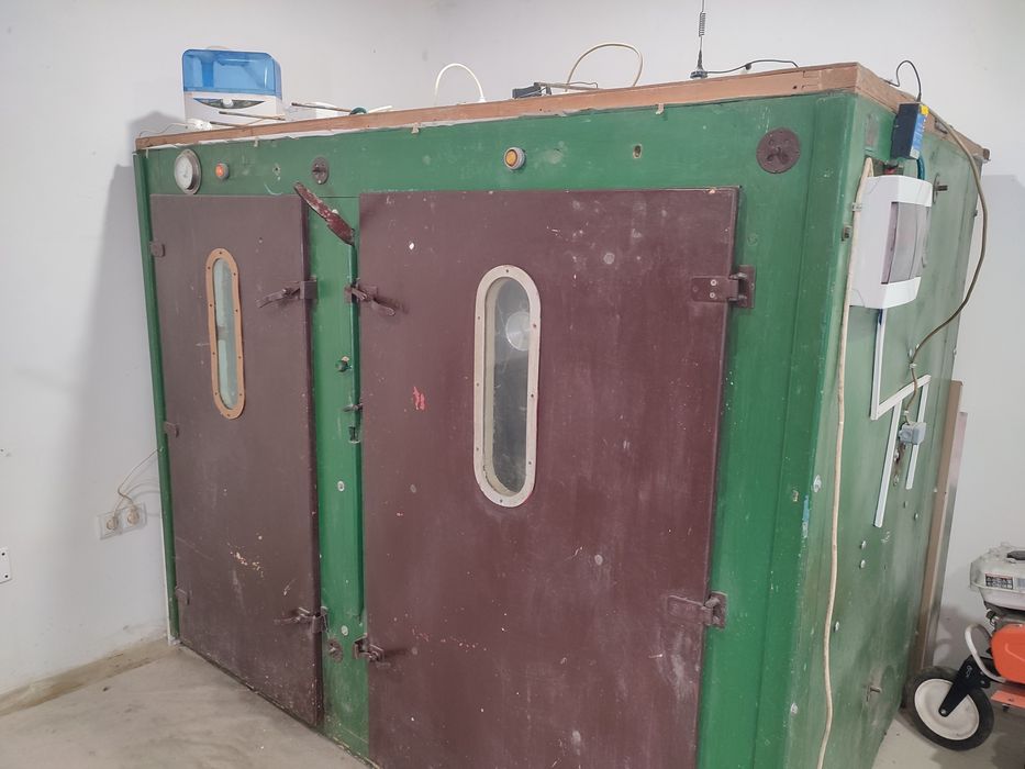 Incubator cu eclozor