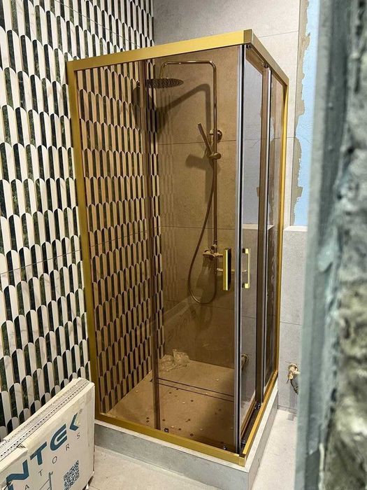 Стеклянные душевые кабины!