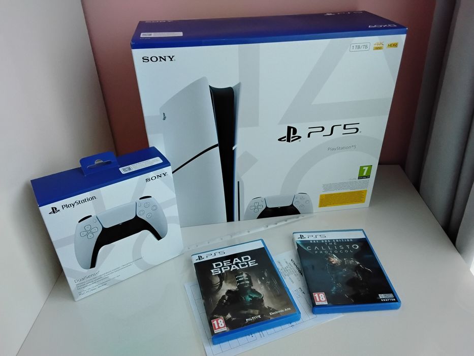 PlayStation 5 + втори контролер DualSense + 2 игри (чисто нов неотварян с гаранция)