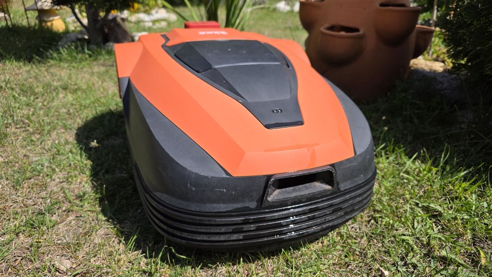 Косачка робот IHunt RoboMower Pro 2500 m2 5.2A Tuya