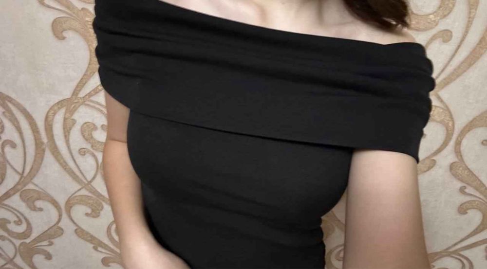 Кофточка со спущенными плечами