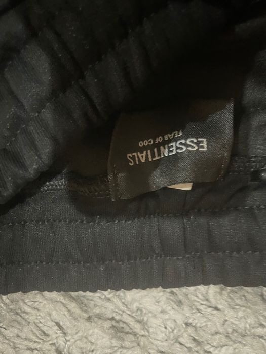 Pantaloni essentials