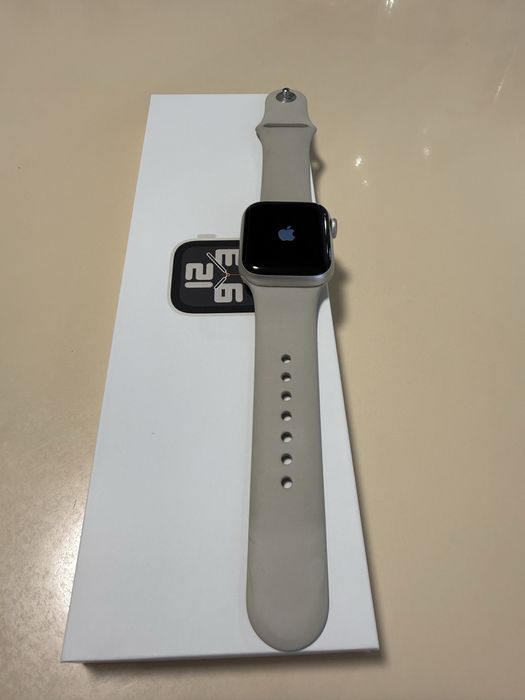Apple Watch SE (Gen 2) 40 mm Starlight