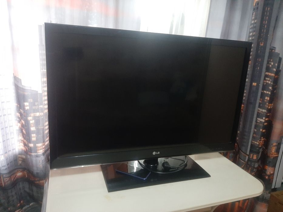 Телевизор LG (не смарт)