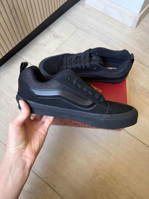 Абсолютно нови оригинални Vans Knu Skool