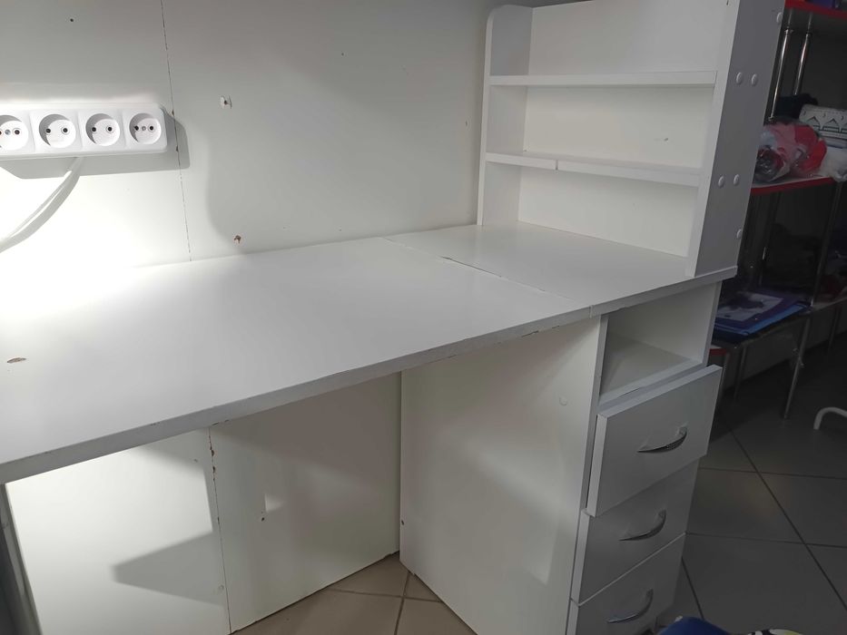 Продам стол для маникюра