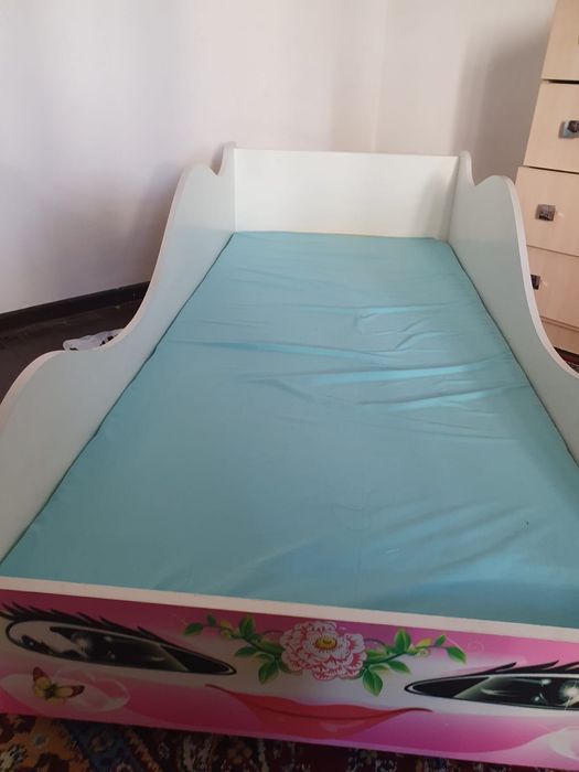 Детская кроватка для девочек