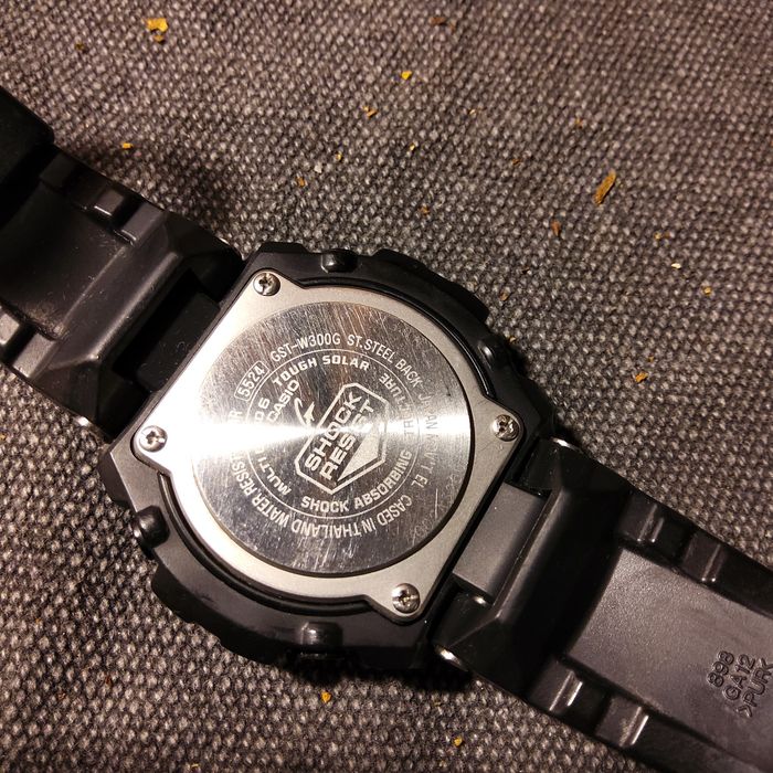 Casio g-shock gst-w300g часовник