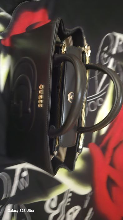 Продавам чанта Guess