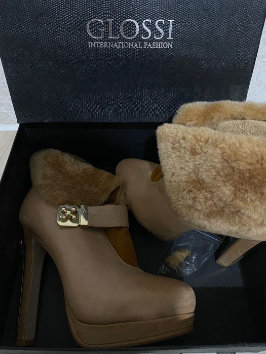 Сапоги на каблуках ботинки