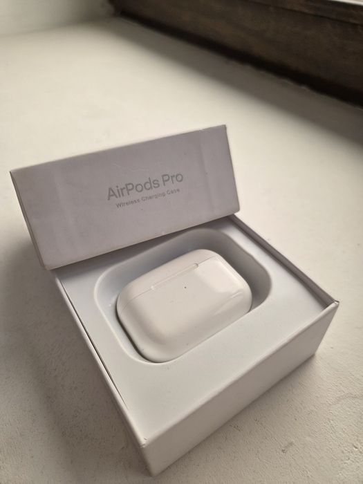 Vand casti Apple Pro