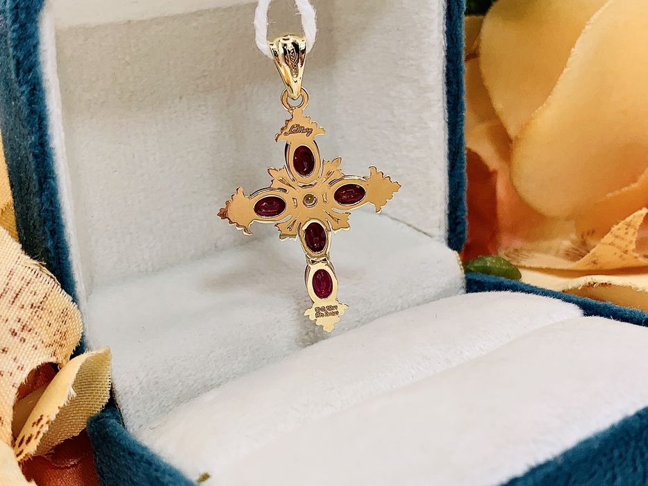 Дизайнерский золотой кулон – Христианский Крест с бриллиантами