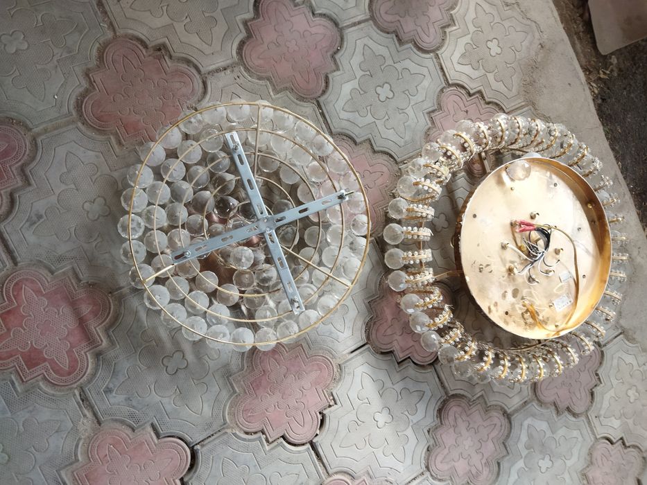 Продаеться люстра