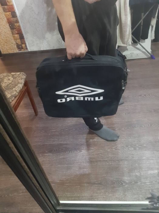Продаю сумку UMBRO.