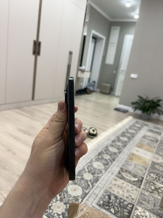 Продам Iphone 16 pro