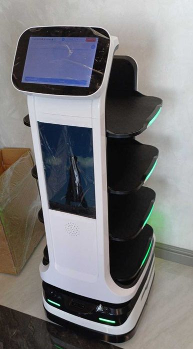 Автономные роботы для складов, производств, ресторанов и отелей.