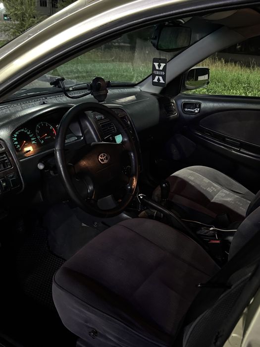 Toyota avensis 2001