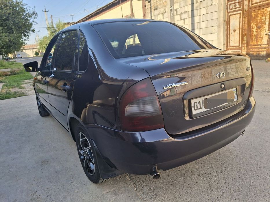 Lada Kalina sotiladi 3000$