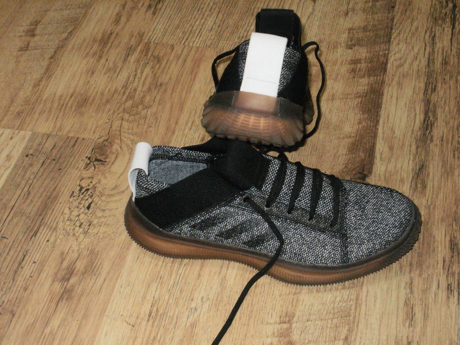 ADIDAS юношески оригинални маратонки 39.5