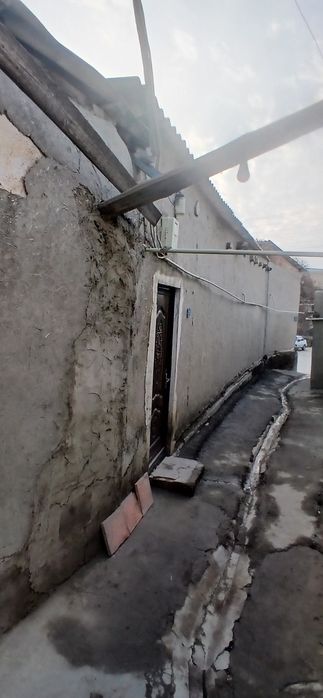 Eski waharda hovli sotiladi.