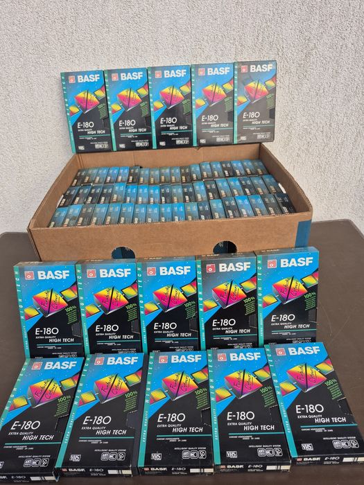 Vând 70 casete video VHS originale Basf de  180 min. colectie de filme