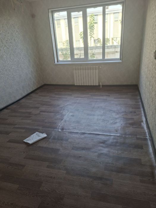 Срочно Сотилади.  ЖИЗЗАХ шахар. Центр жойида 2 хона