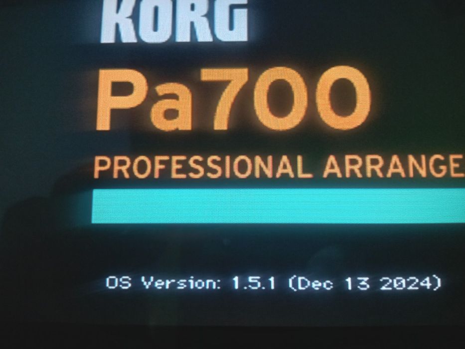 Синтезатор корг па 700
