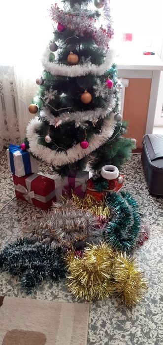 Продаётся ёлка искусственная