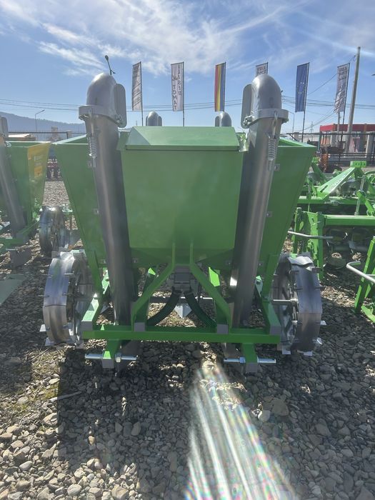 Masina plantat cartofi Bomet 2 randuri cu fertilizare