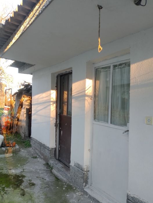 Продава се къща близо до центъра