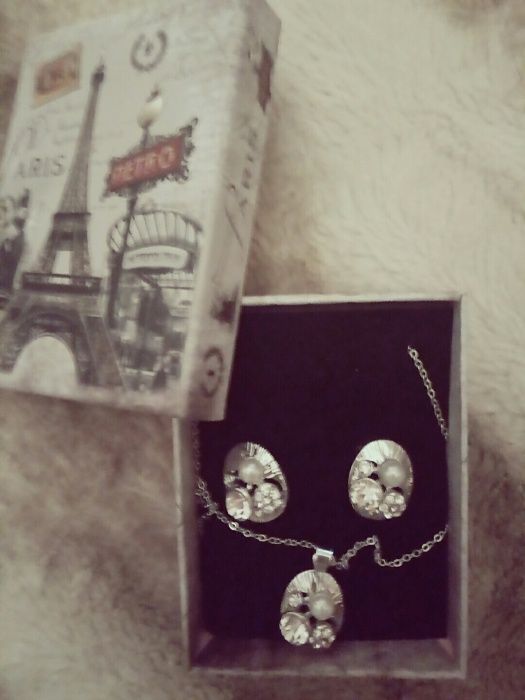 Колие и обеци от неръждаема стомана