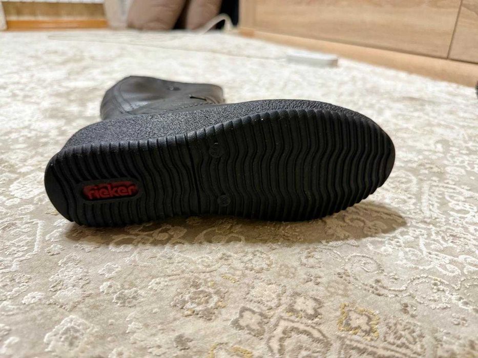 Черные сапоги Rieker 4655-00 Schwarz