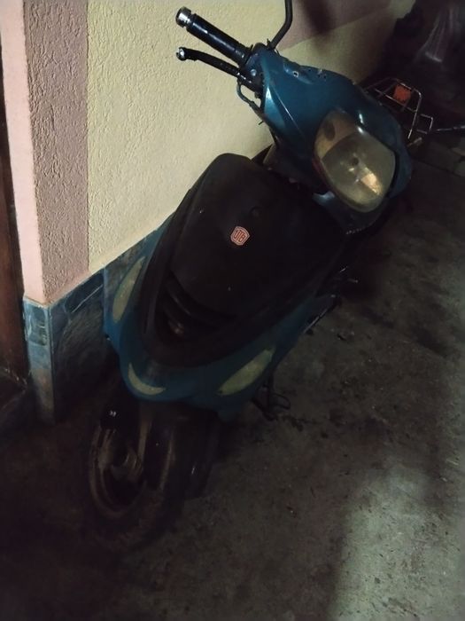 Vând scuter g y6 de 80 merge foarte bine nu are probleme și am și acte