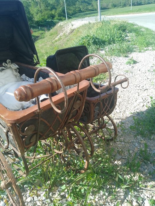 Антикварни колички за кукли