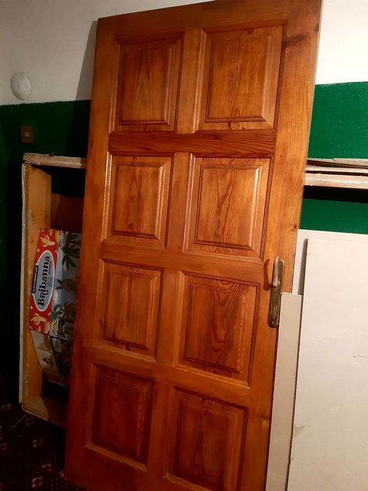 Есік сатамын. Таза ағаш. Продам дверь