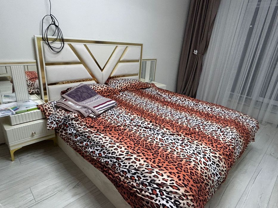 Продаю спальный гарнитур