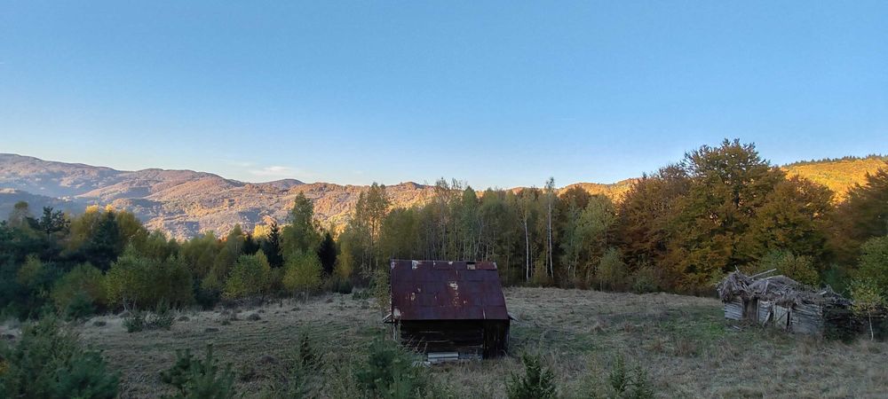 Teren de vânzare pe deal (Ideal Off-Grid, Remote, Retras)