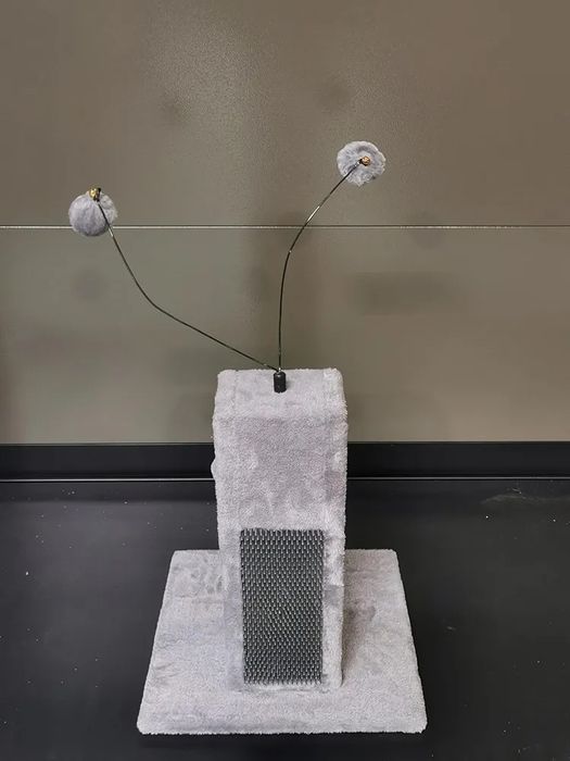 Котешка драскалка Lara, подложка за драскане 35x35x68 см сиво ФЛАМИНГО