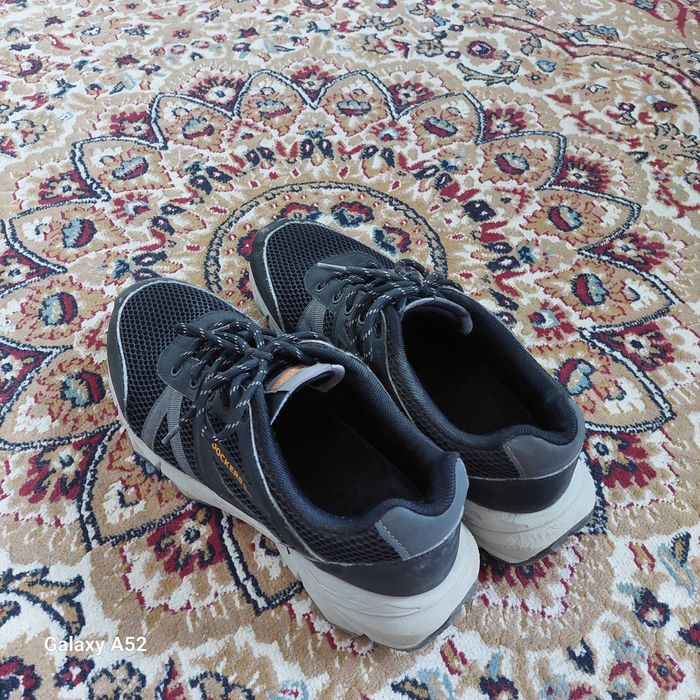 Продам крассовки мужские