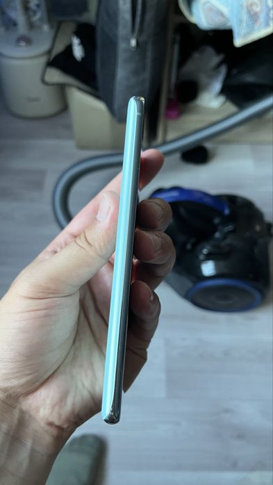 Продам смартфон самаунг с20FE samsung S20FE