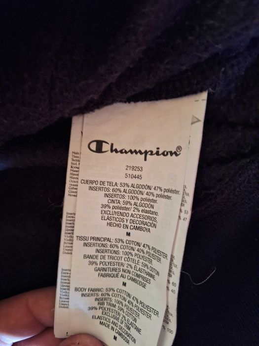 Vând trening original Champion nou