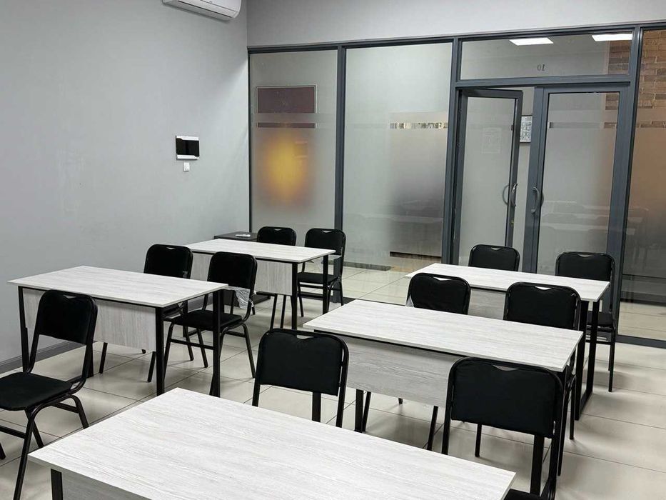 Продаётся комплект офисной мебели