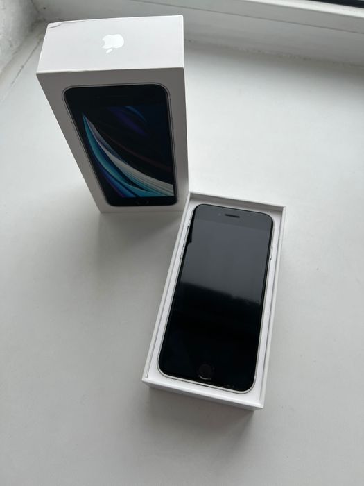 Продаю Iphone se 2020