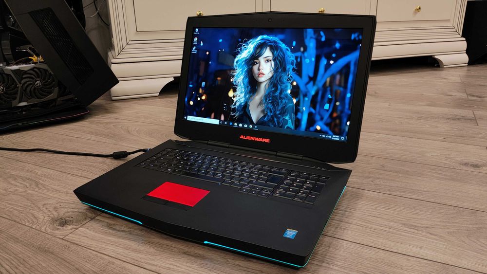 Laptop gaming ALIENWARE, model rar ,intel core i7 , doua placi video, display mare de 18,4 inch
