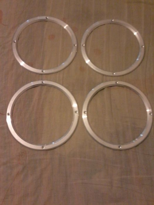 Продам декоративные круги для динамиков ( колонок)