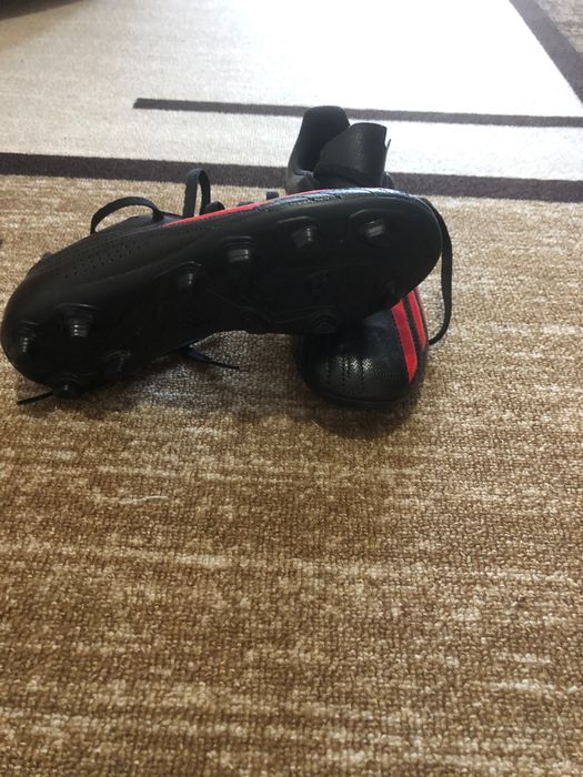 Бутонки за момче