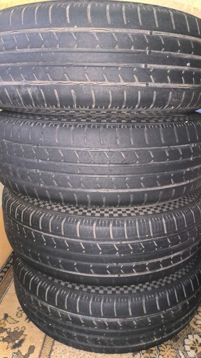 Продам комплект летней резины 215 70 R16.