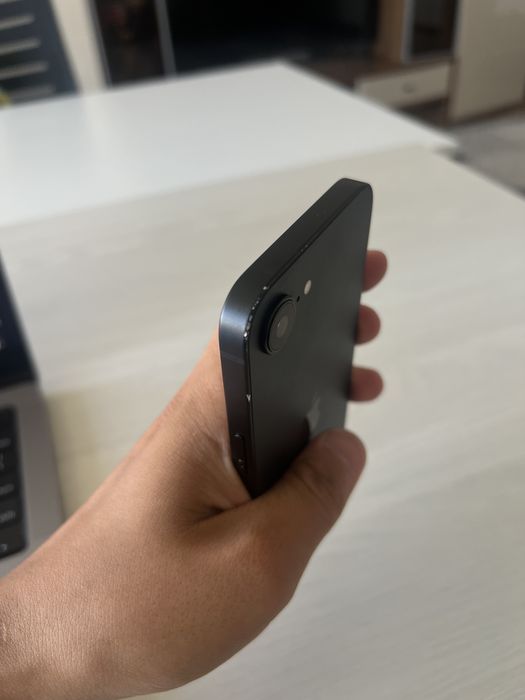продам IPhone 16e