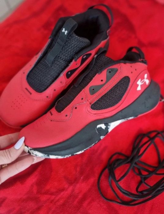 Adidasi under armour